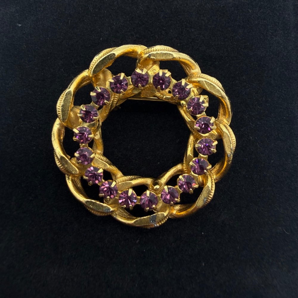 Vintage Unbranded Birth Stone Purple Rhinestone Gold Tone Wreath Collectible Pin